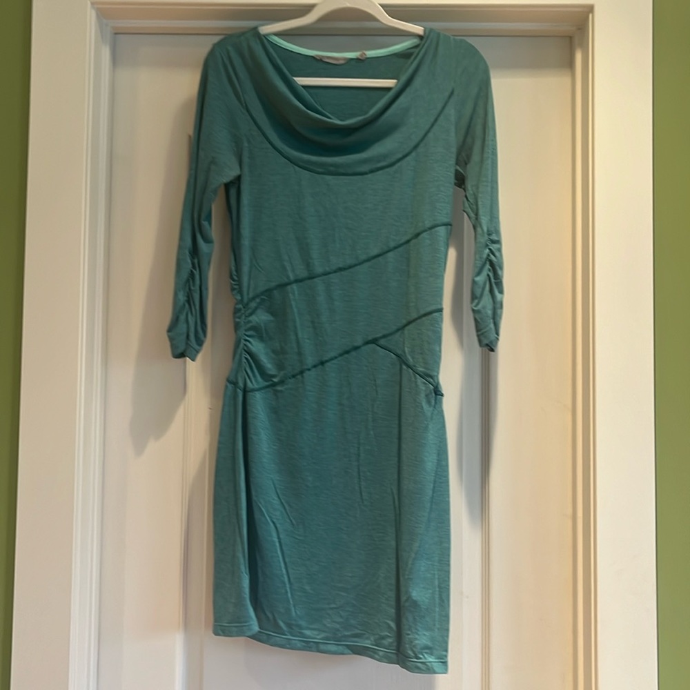 Athleta dress. Green. Size small. Very flattering.